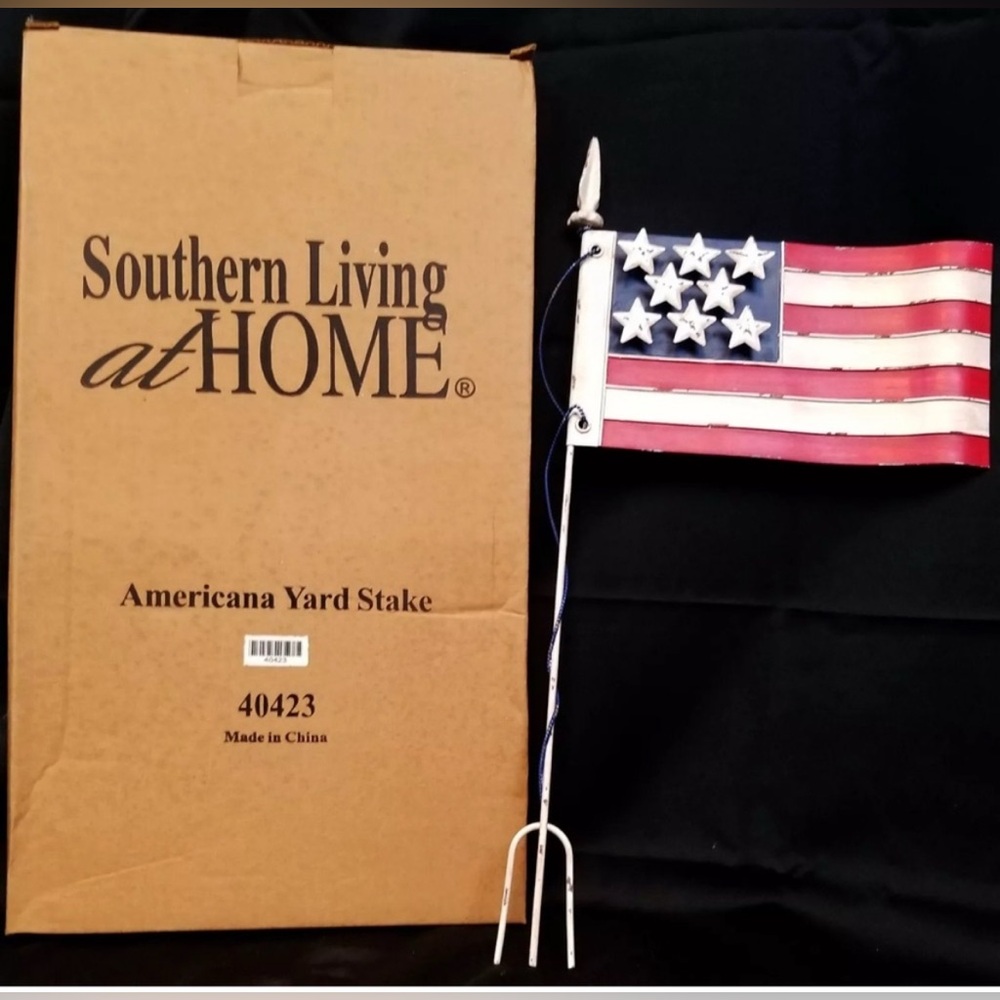 BNIB Southern Living At Home Patriotic Metal Yard Stake #40423